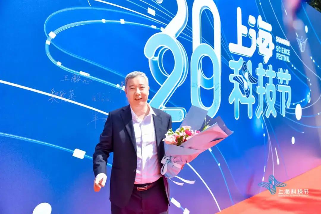 上海航天技术研究院44项成果获表彰 航天大咖亮相上海科技节开幕式红毯秀